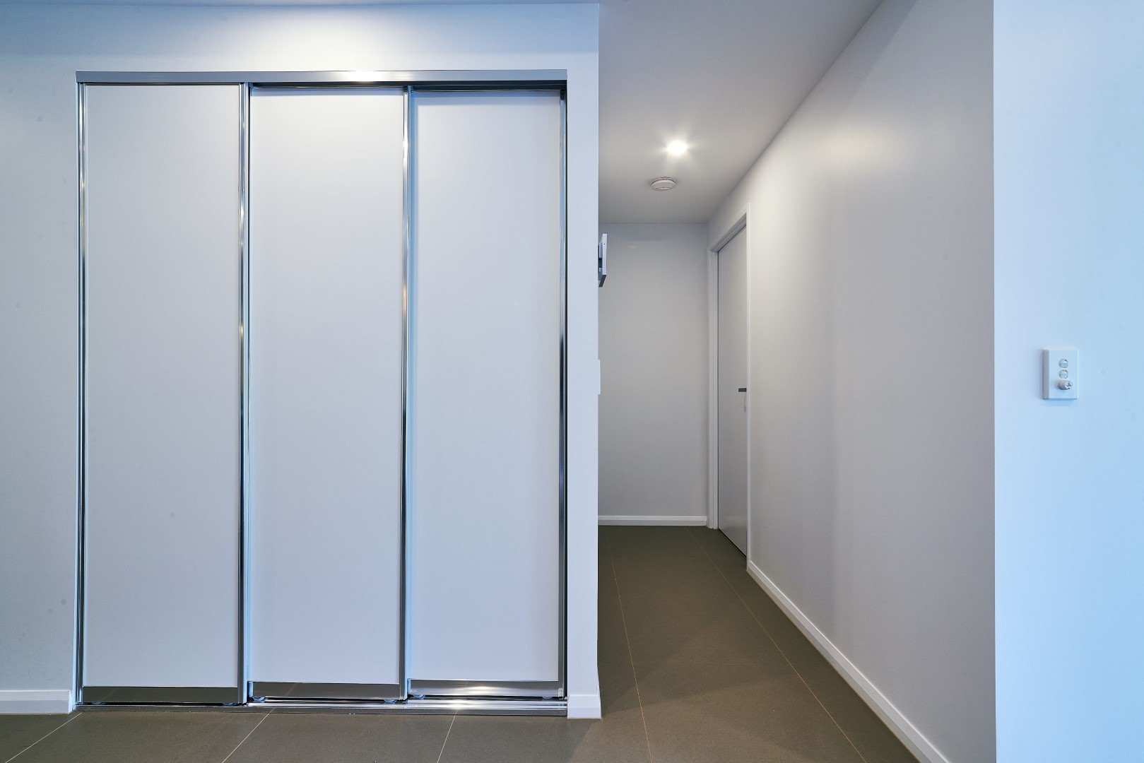 SLIMLINE-SLIDING-ROBE-DOORS